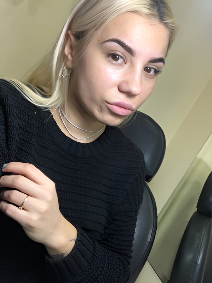 Арина привлекальеная девушка из Краснодара цена от 2000 руб