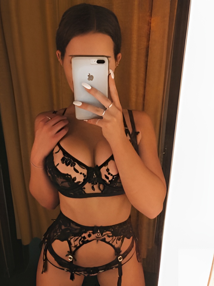 Сабина привлекальеная девушка из Краснодара цена от 2000 руб