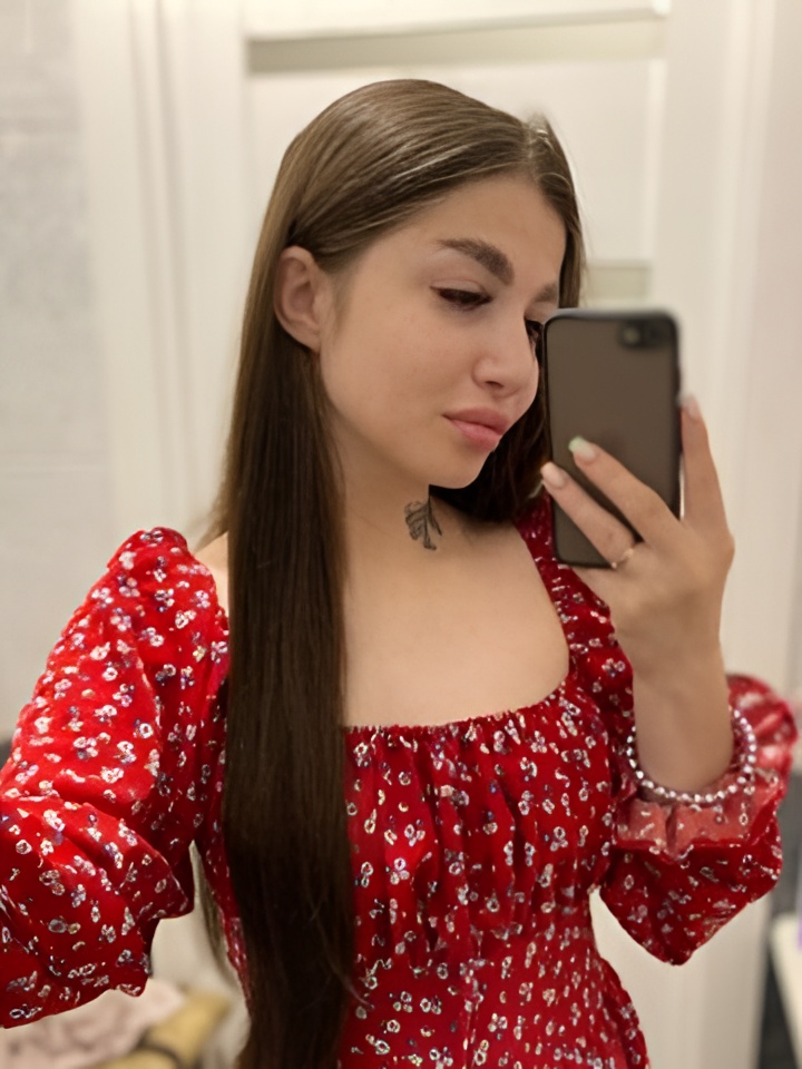 Ульяна привлекальеная девушка из Краснодара цена от 2500 руб