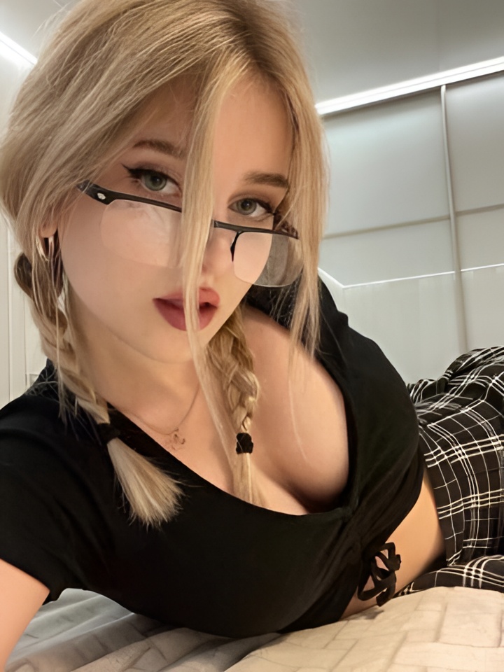 Зоя привлекальеная девушка из Краснодара цена от 5000 руб