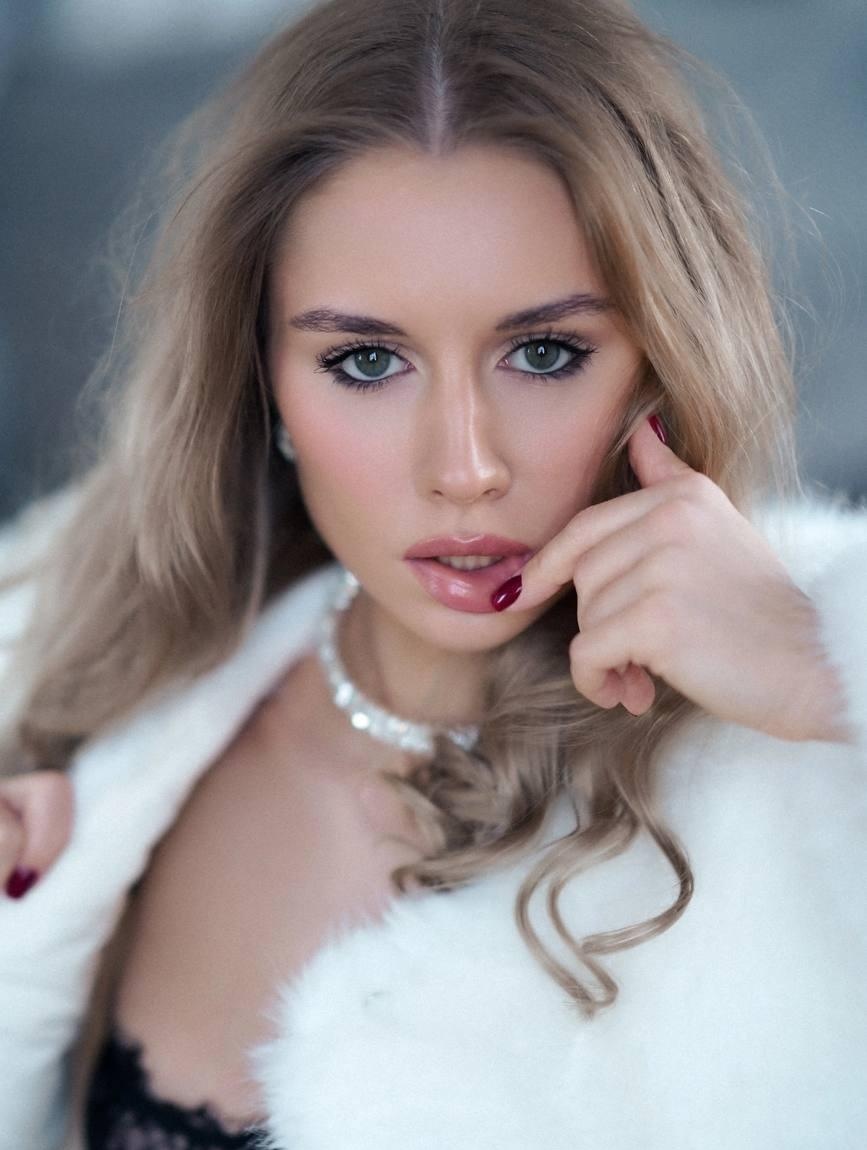 Инна привлекальеная девушка из Краснодара цена от 6000 руб