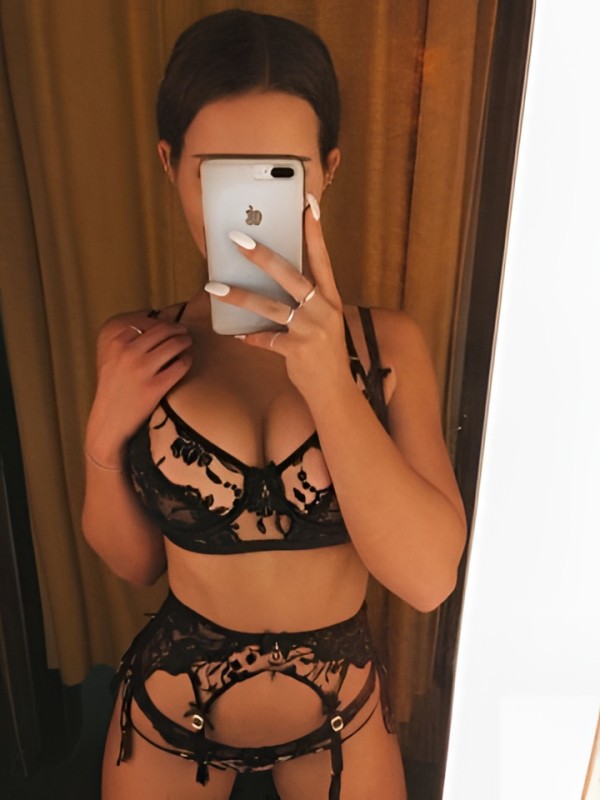 Сабина привлекательная девушка из Краснодара цена от 2000 руб