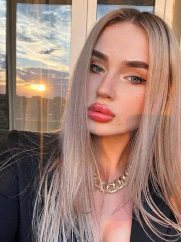 Эмилия привлекательная девушка из Краснодара цена от 4000 руб