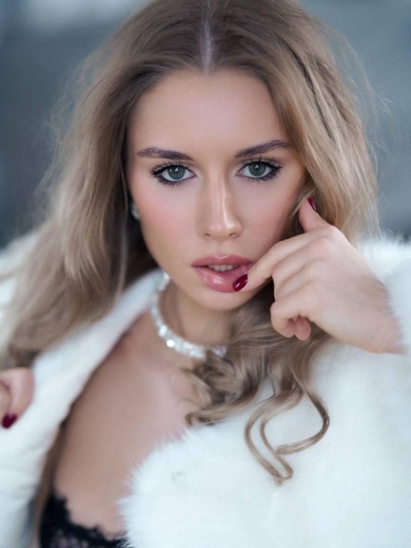 Инна привлекательная девушка из Краснодара цена от 6000 руб